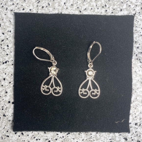 YANBAL UNIQUE NECKLACE AND EARRINGS GIFT SET - Picture 3 of 5